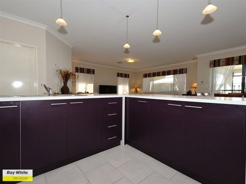 113 Roxburghe Drive, The Vines WA 6069
