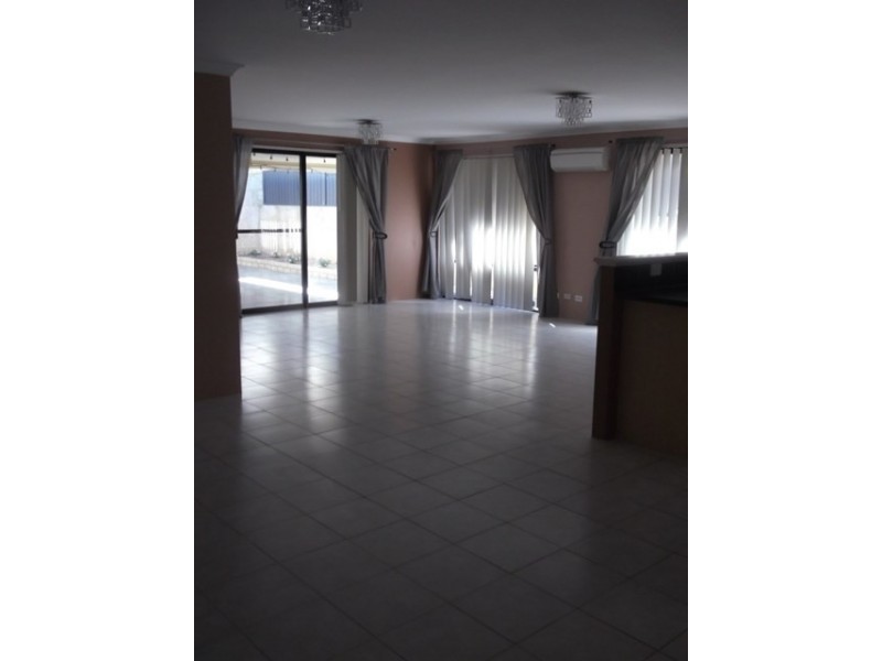 17 Kirkley Pass, Aveley WA 6069