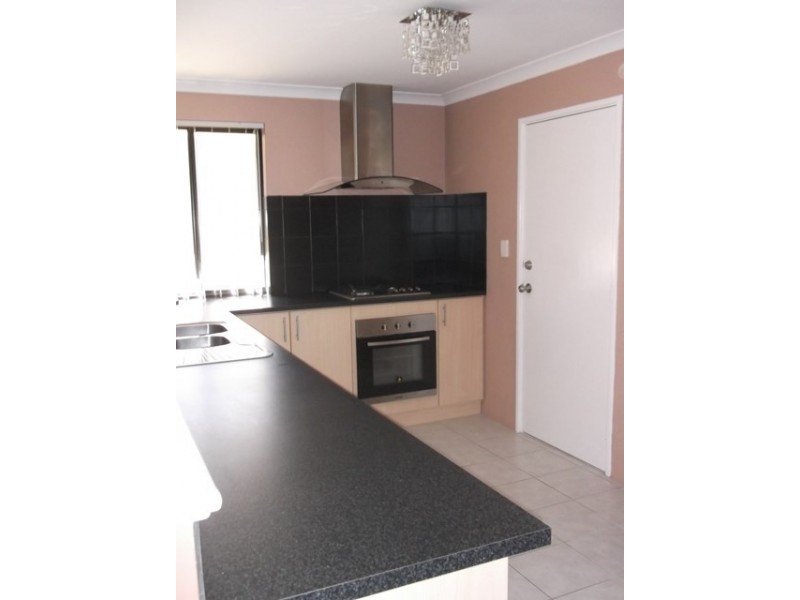 17 Kirkley Pass, Aveley WA 6069