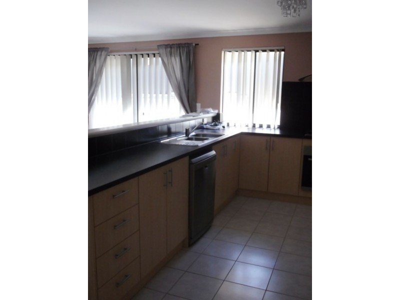 17 Kirkley Pass, Aveley WA 6069