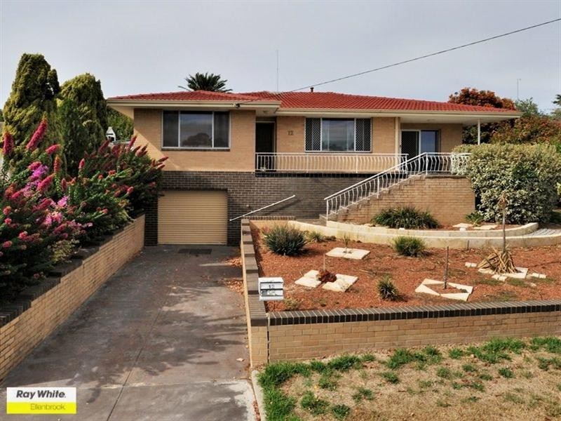 12 Churchill Drive, Swan View WA 6056