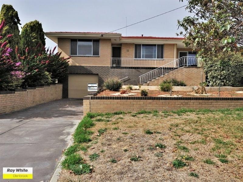 12 Churchill Drive, Swan View WA 6056