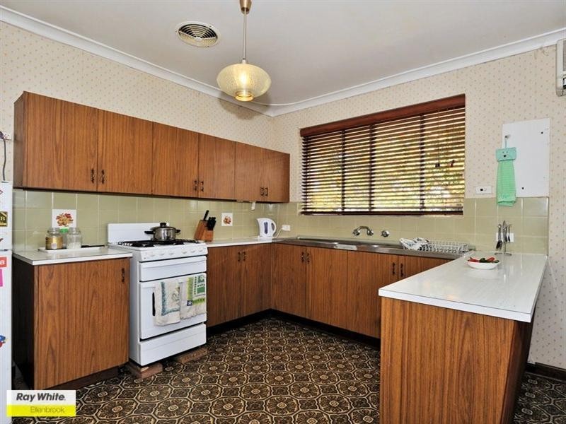 12 Churchill Drive, Swan View WA 6056