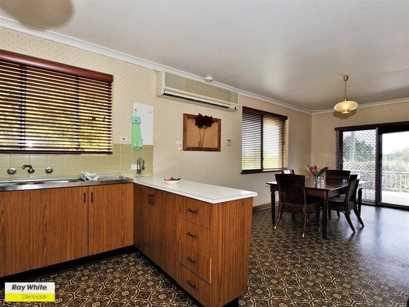 12 Churchill Drive, Swan View WA 6056