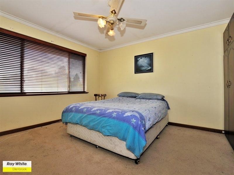 12 Churchill Drive, Swan View WA 6056