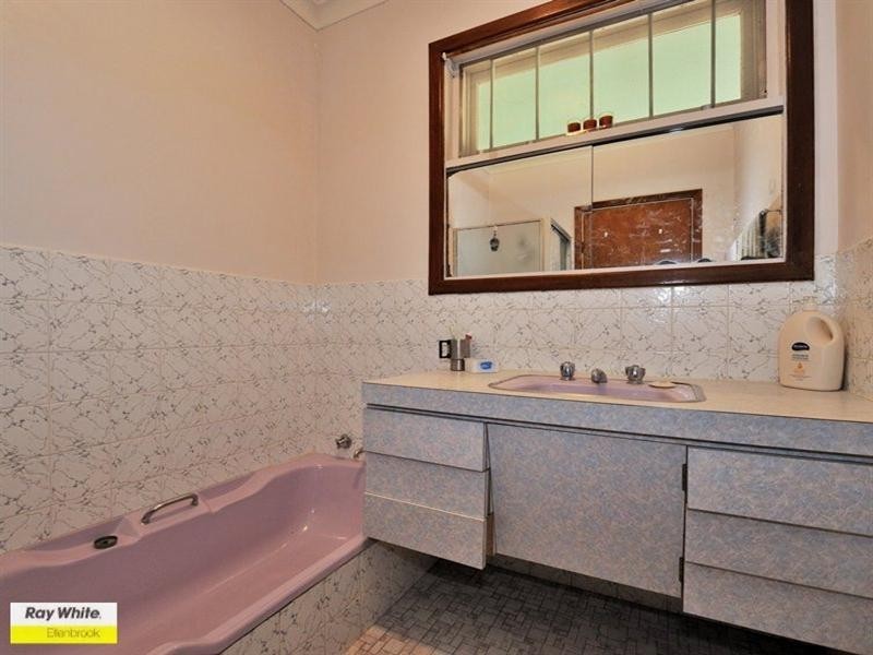 12 Churchill Drive, Swan View WA 6056