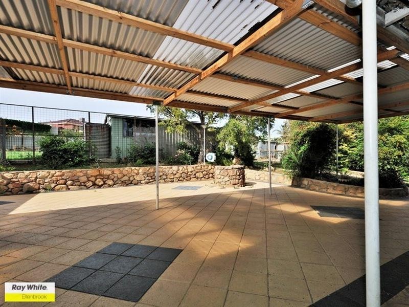 12 Churchill Drive, Swan View WA 6056