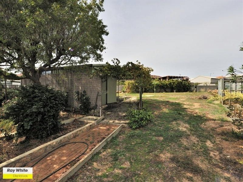 12 Churchill Drive, Swan View WA 6056