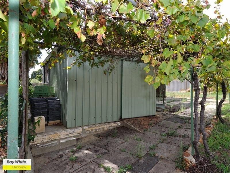 12 Churchill Drive, Swan View WA 6056