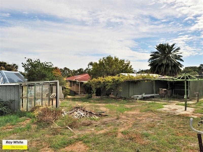 12 Churchill Drive, Swan View WA 6056