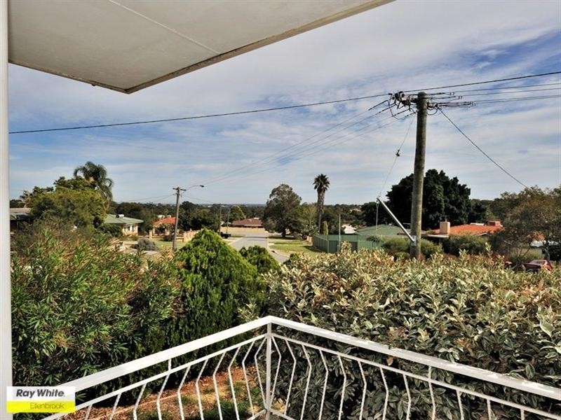 12 Churchill Drive, Swan View WA 6056