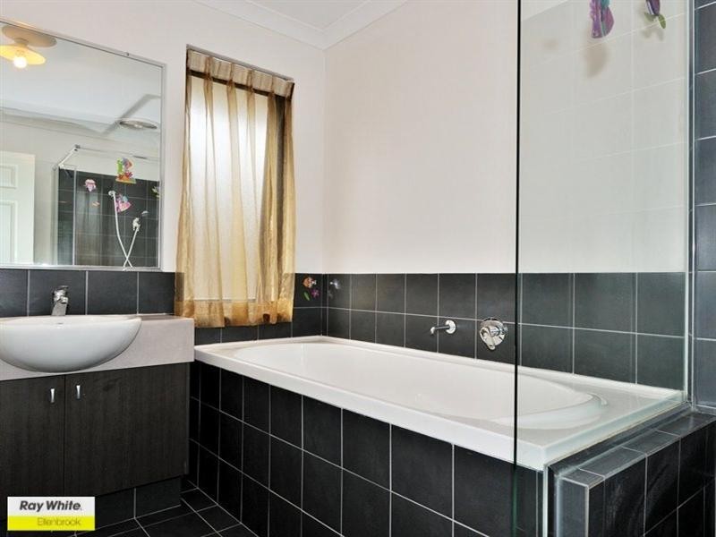 3 Soho Brace, Ellenbrook WA 6069