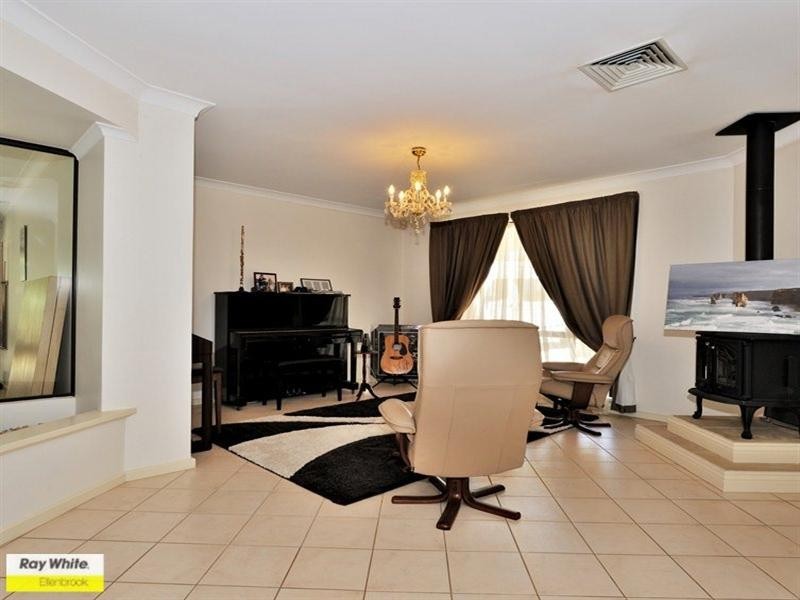 15 Muscat Terrace, The Vines WA 6069