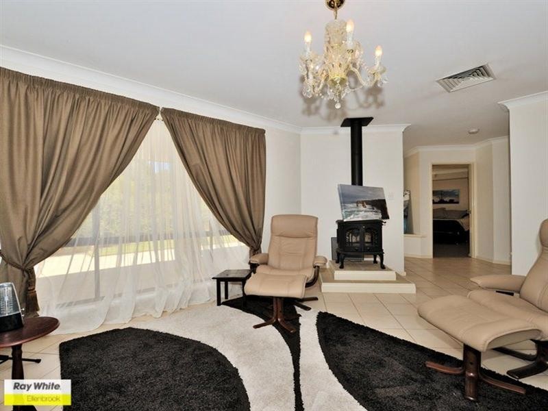 15 Muscat Terrace, The Vines WA 6069