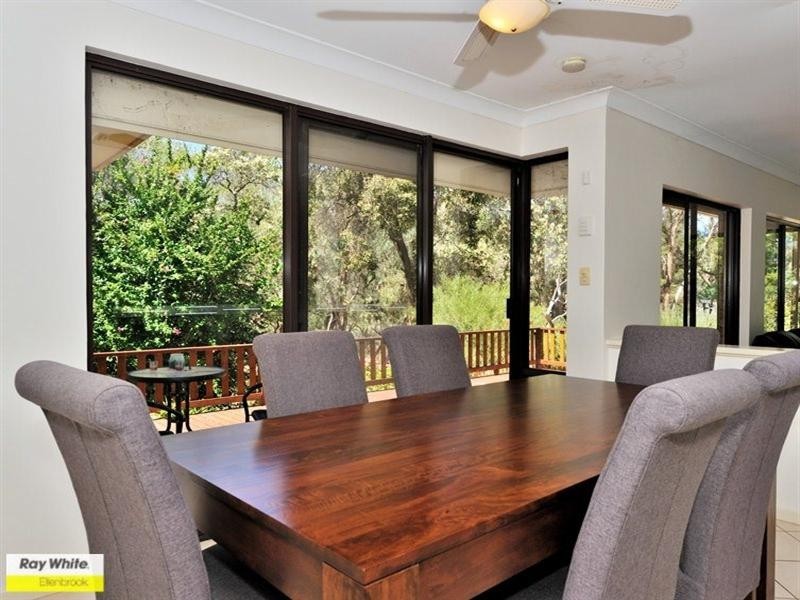 15 Muscat Terrace, The Vines WA 6069