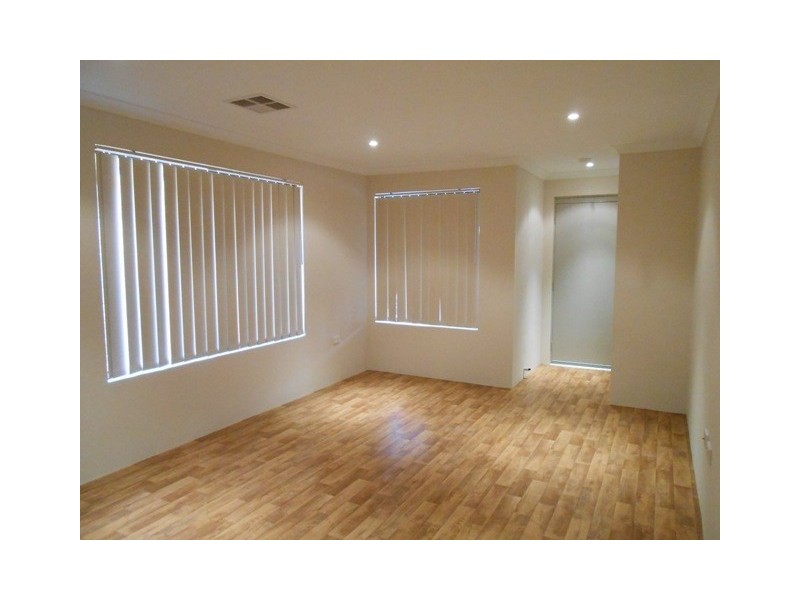 27 Grassdale Parkway, Ellenbrook WA 6069