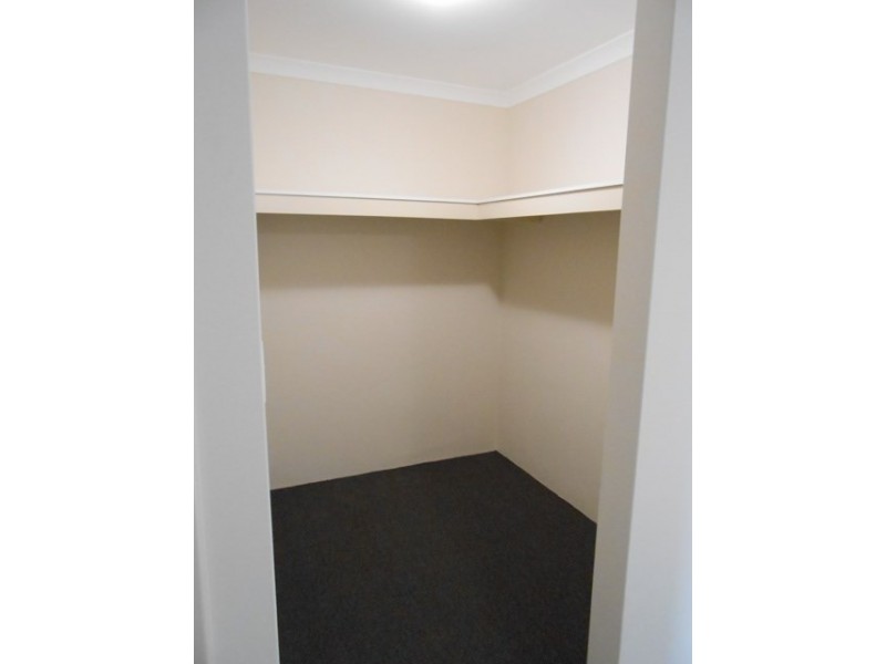 27 Grassdale Parkway, Ellenbrook WA 6069