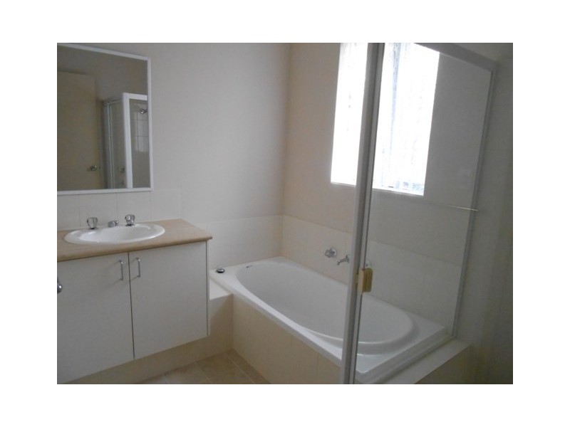 27 Grassdale Parkway, Ellenbrook WA 6069