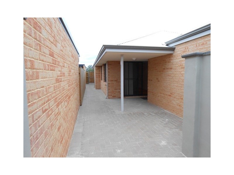 27 Grassdale Parkway, Ellenbrook WA 6069