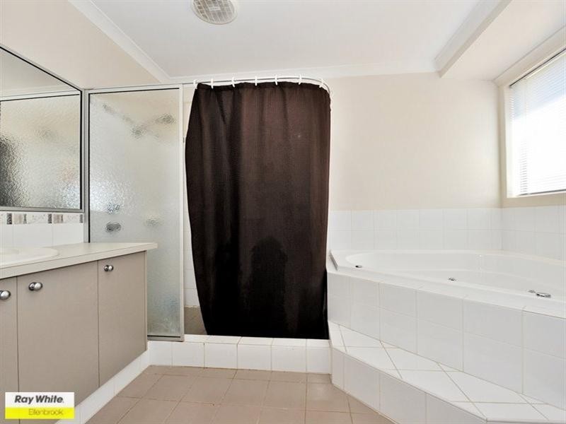 8 Addingham Drive, Ellenbrook WA 6069