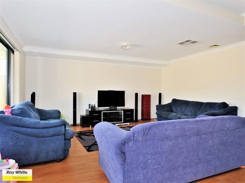 8 Addingham Drive, Ellenbrook WA 6069