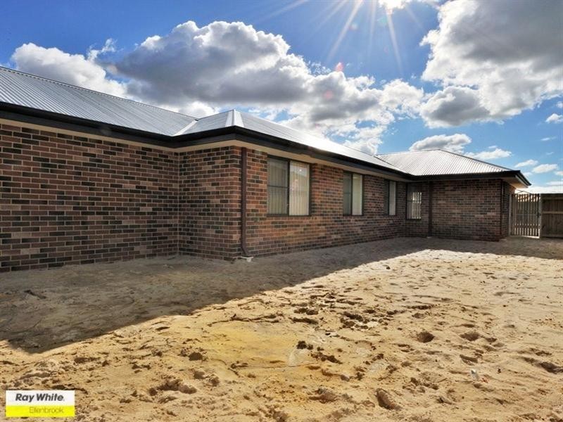7 Newland Road, Ellenbrook WA 6069