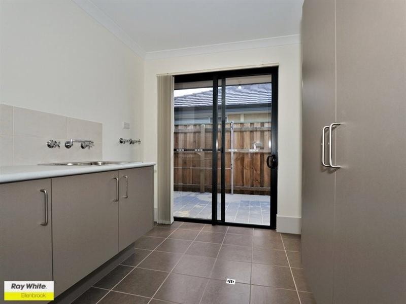 7 Newland Road, Ellenbrook WA 6069