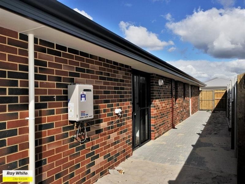 7 Newland Road, Ellenbrook WA 6069