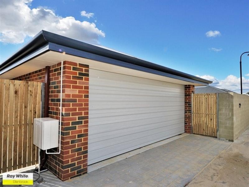 7 Newland Road, Ellenbrook WA 6069