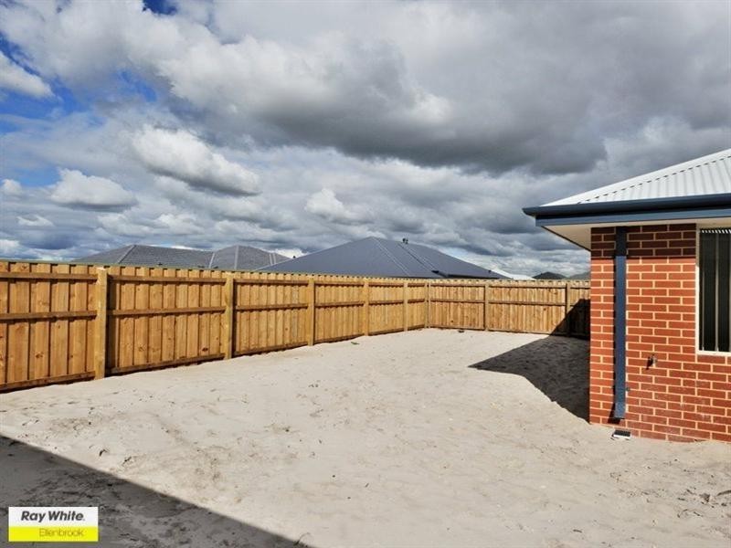 12 Mitre Bend, Ellenbrook WA 6069