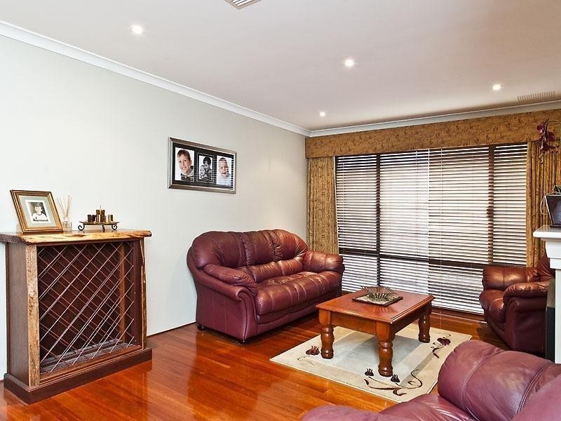 14 Woburn Park Avenue, Ellenbrook WA 6069