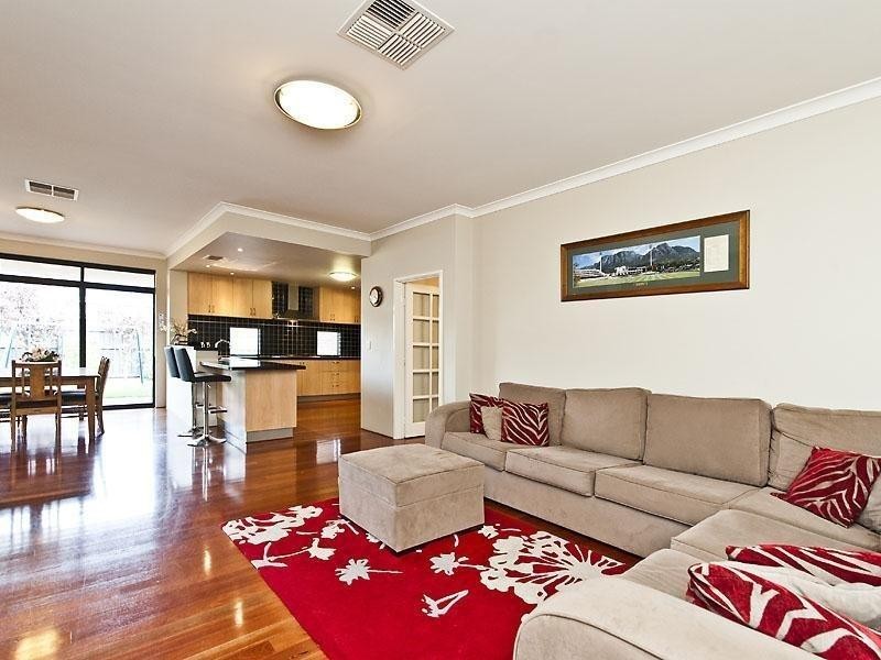 14 Woburn Park Avenue, Ellenbrook WA 6069