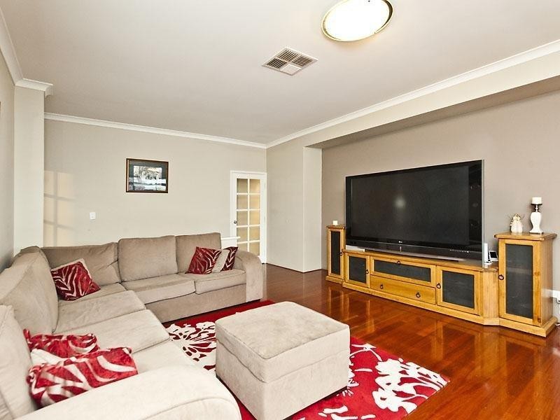 14 Woburn Park Avenue, Ellenbrook WA 6069