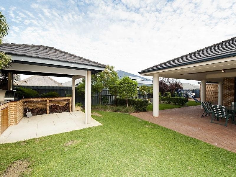 14 Woburn Park Avenue, Ellenbrook WA 6069