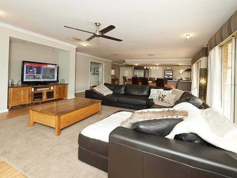 2 Kalinga Drive, Ellenbrook WA 6069