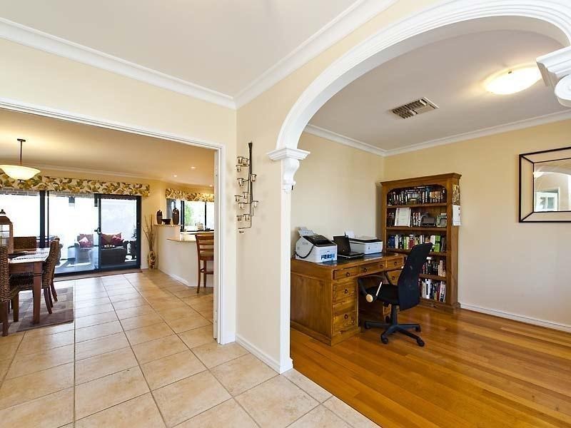 10 Arrowsmith Avenue, Ellenbrook WA 6069