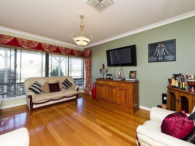 10 Arrowsmith Avenue, Ellenbrook WA 6069