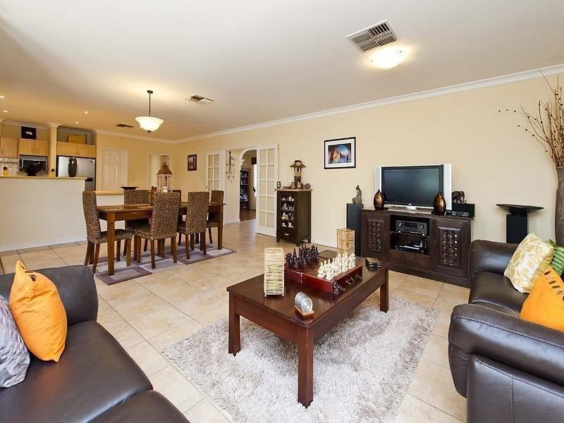 10 Arrowsmith Avenue, Ellenbrook WA 6069