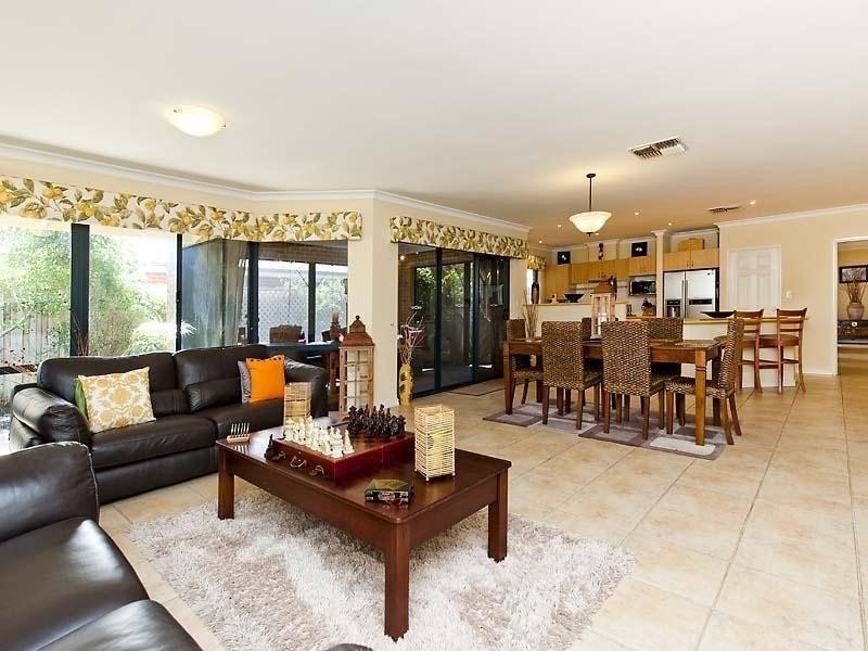 10 Arrowsmith Avenue, Ellenbrook WA 6069