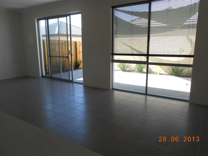 16 Minnie Lane, Ellenbrook WA 6069