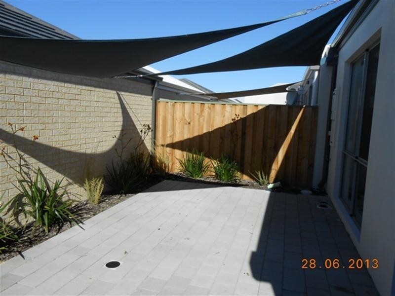 16 Minnie Lane, Ellenbrook WA 6069