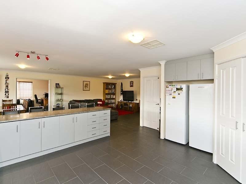 25 Starke Turn, Ellenbrook WA 6069