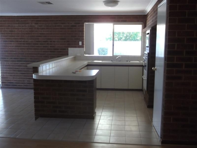 4 Estuary Place, Ballajura WA 6066