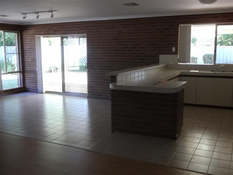 4 Estuary Place, Ballajura WA 6066