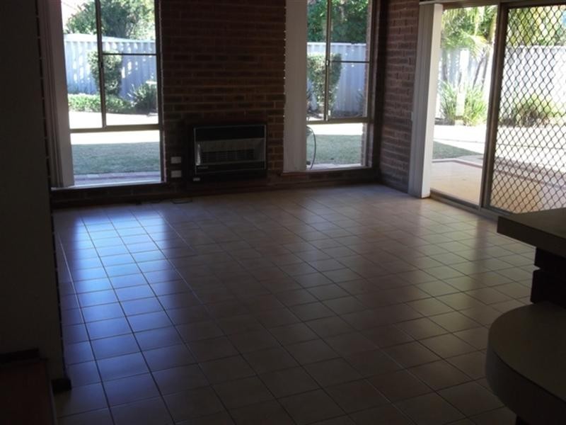 4 Estuary Place, Ballajura WA 6066