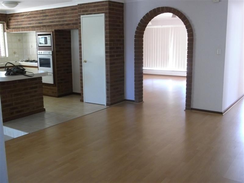 4 Estuary Place, Ballajura WA 6066