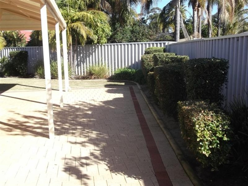 4 Estuary Place, Ballajura WA 6066