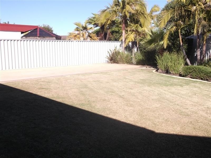 4 Estuary Place, Ballajura WA 6066