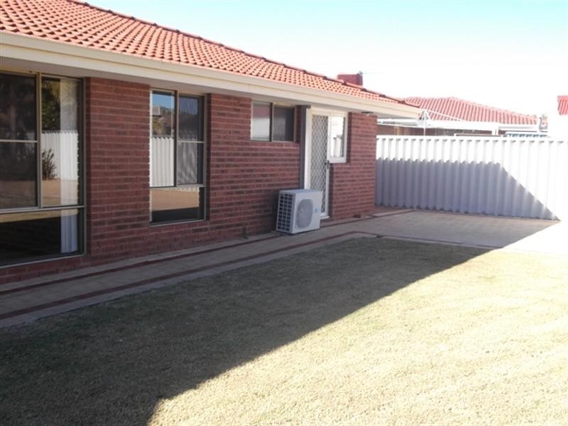 4 Estuary Place, Ballajura WA 6066