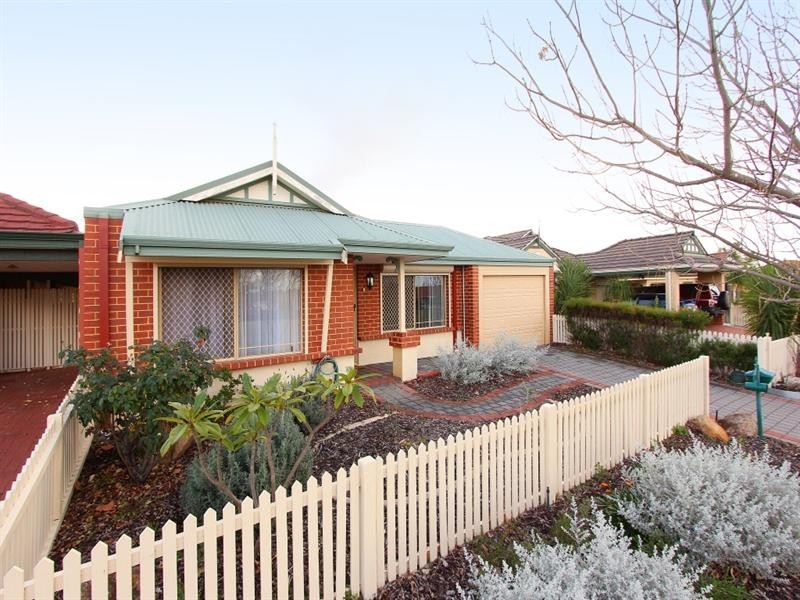 37 Midsummer Circle, Ellenbrook WA 6069